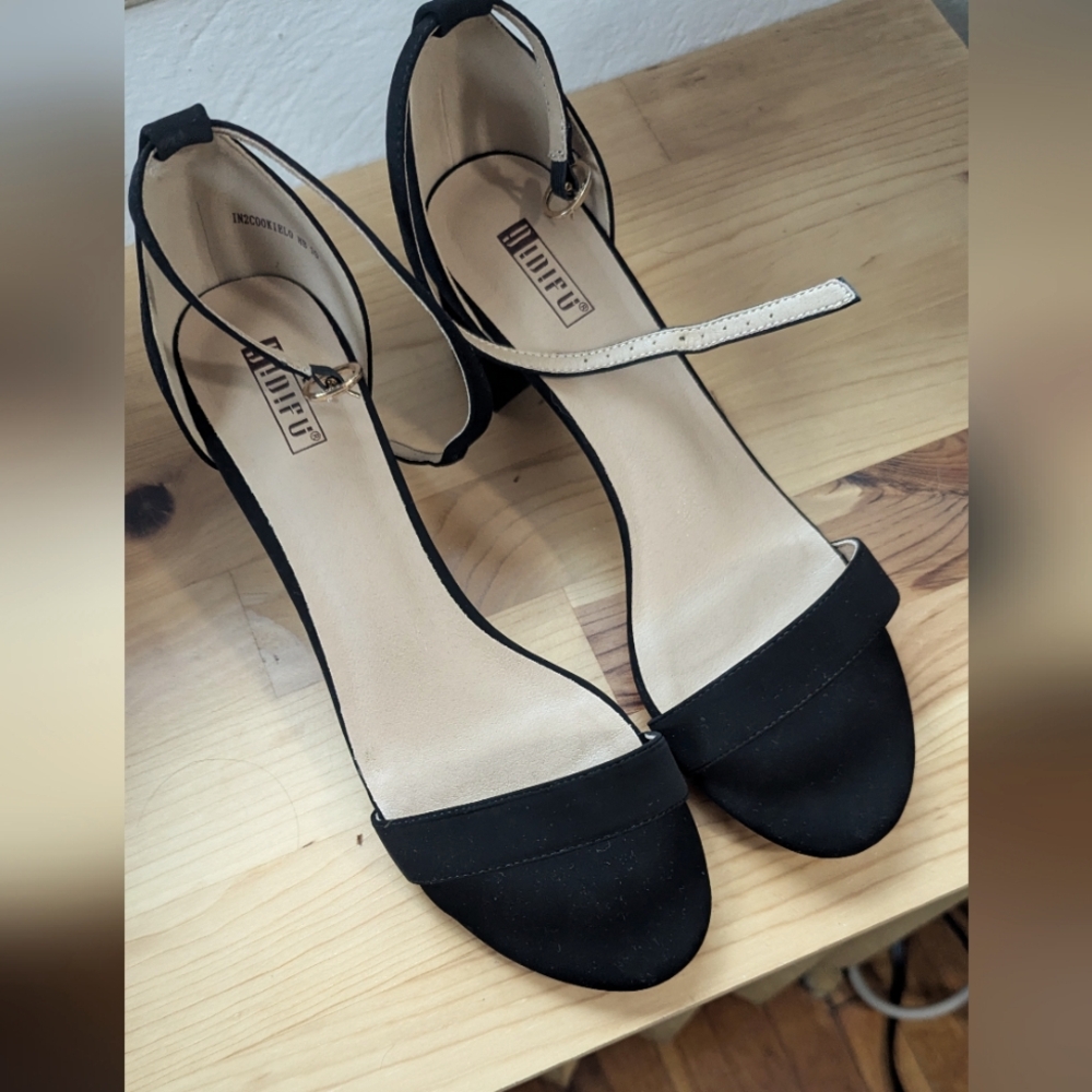 NWT Black Nubuck Strappy Heels
